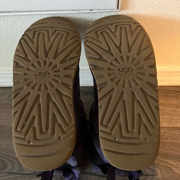UGG Bailey Bow I Boots Girl size 4 - Picture 4 of 8